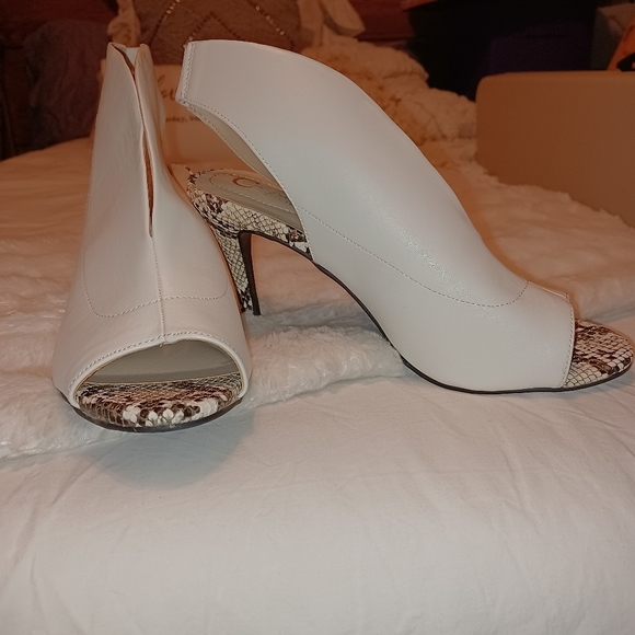 Shoes - Snake skin heels